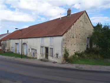 Kuća - Stara seoska kuća za obnovu