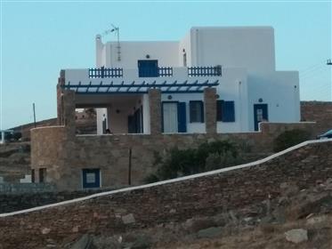 Отступление Эгейского моря - изолированный островной особняк возле Афин