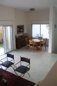 Spacious, bright and quiet house, 255 Sqm, in Hod HaSharon