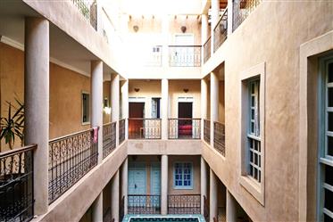 Πωλεί ξενοδοχείο 16 δωματίων Riad στο Taroudant
