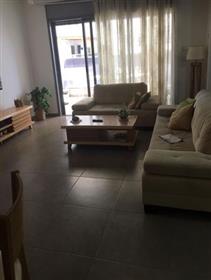 Ny leilighet, 5 rom, 135 kvm, førsteklasses beliggenhet, i Beit Shemesh