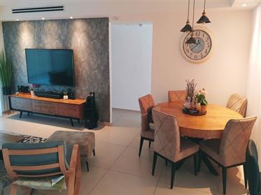 Nový prostorný, světlý a tichý byt, 114 M2, v Aškelonu