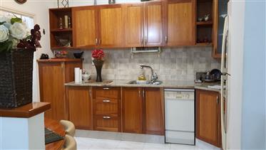 Apartamento lindo, espaçoso, brilhante e tranquilo, 148 m², em Beersheba