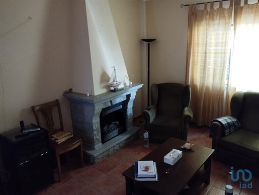 Traditional house with 4 Rooms in Avis with 169,00 m²