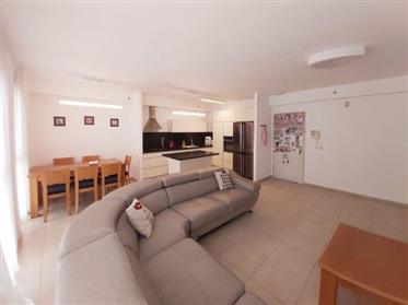 Chilipir, de vânzare apartament disponibil pentru intrarea imediată, în Rishon LeTsiyon 