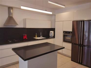 Bargain, for sale available apartment for immediate entrance, in Rishon LeTsiyon 
