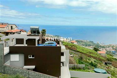 Дом в Эстрейто-де-Камара-де-Лобос, остров Мадейра